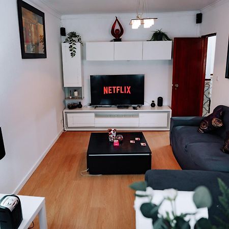 Family-Friendly And Cozy 3-Bedroom Accommodation In Лиссабон Экстерьер фото