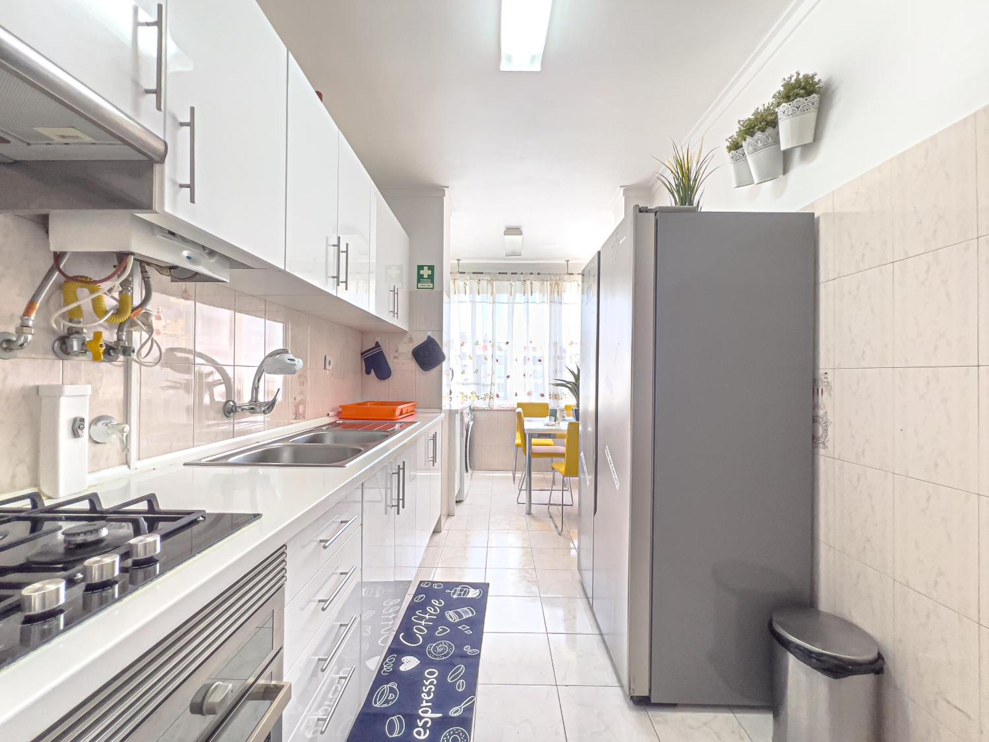 Family-Friendly And Cozy 3-Bedroom Accommodation In Лиссабон Экстерьер фото