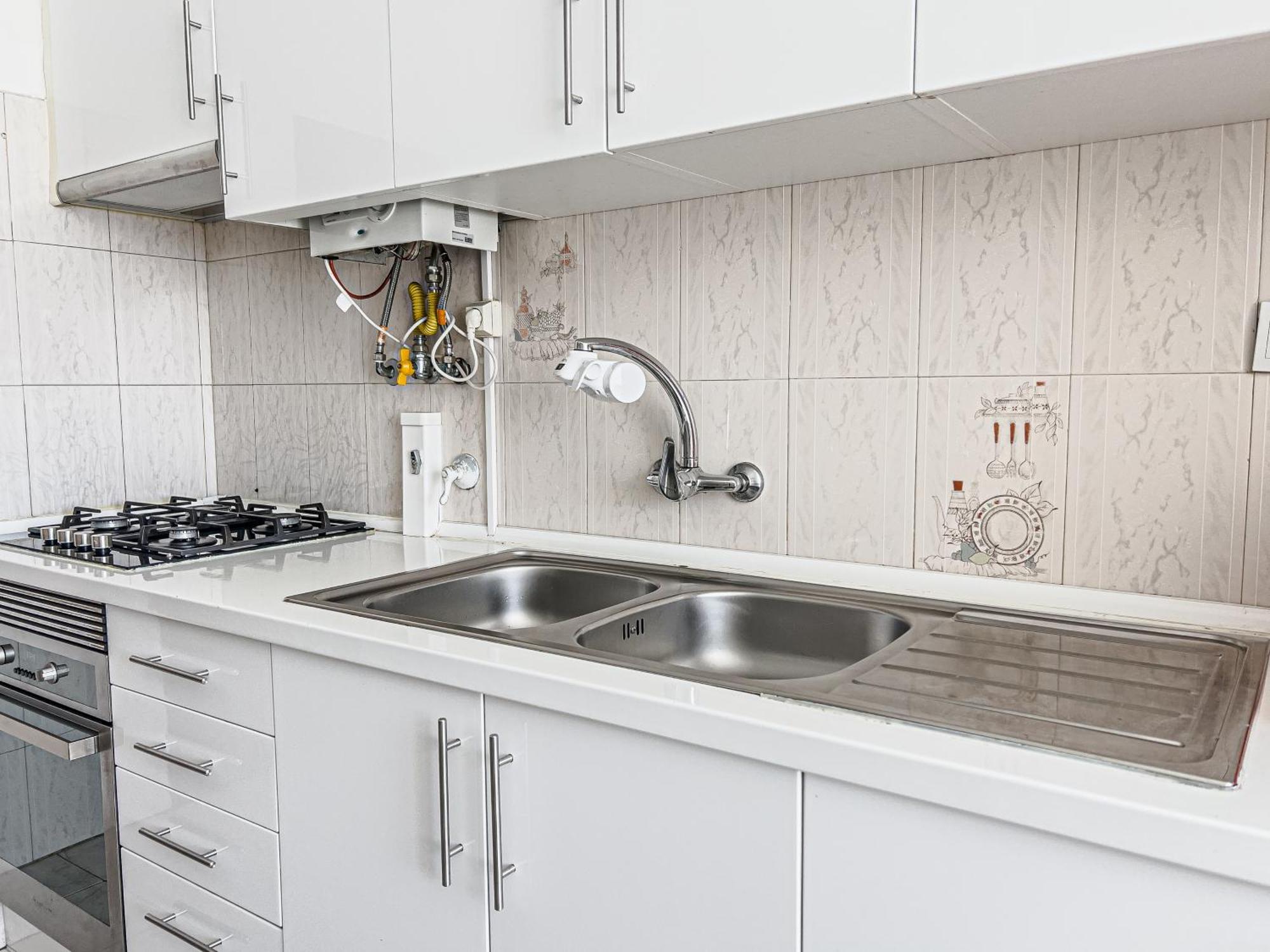 Family-Friendly And Cozy 3-Bedroom Accommodation In Лиссабон Экстерьер фото