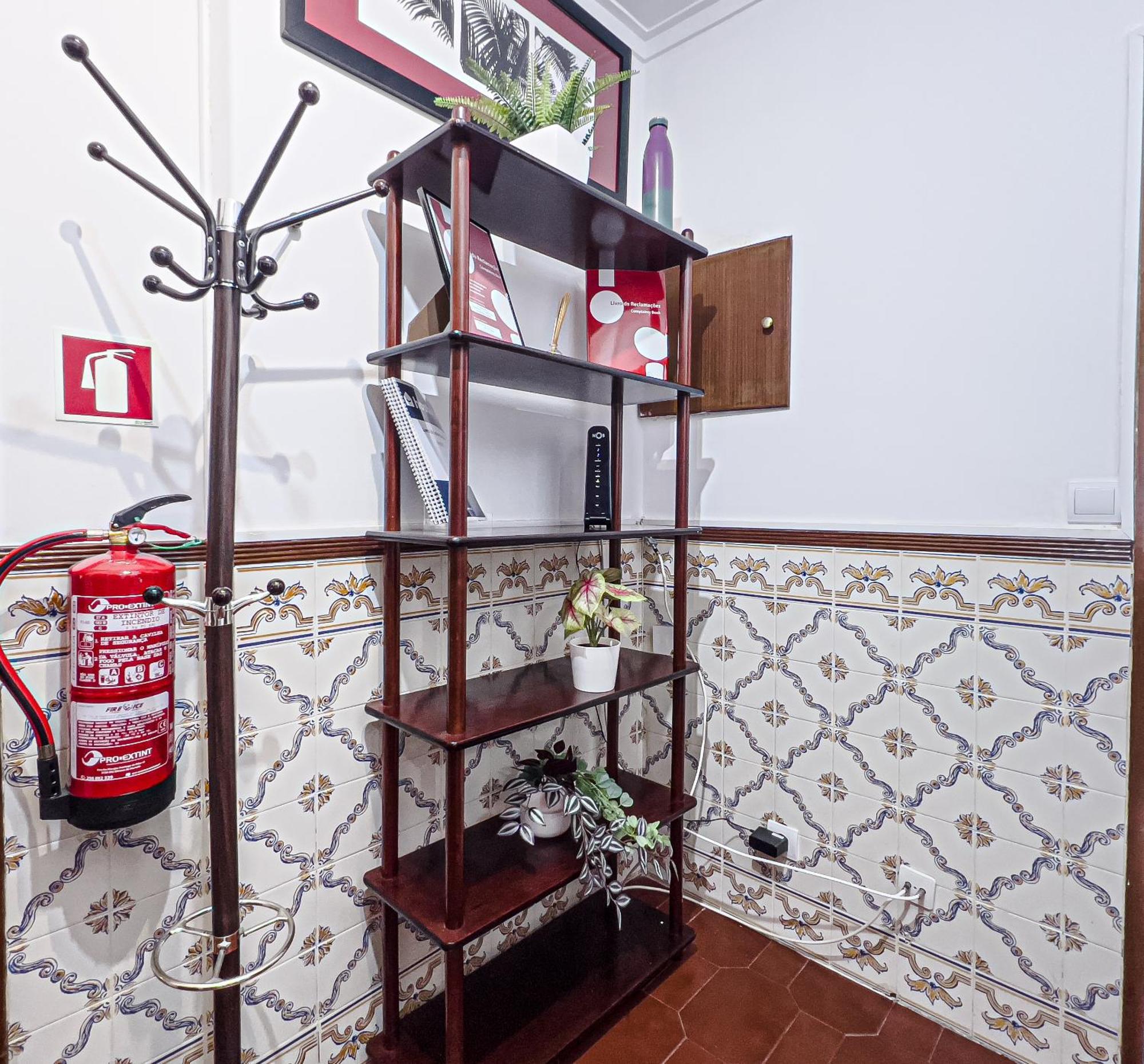 Family-Friendly And Cozy 3-Bedroom Accommodation In Лиссабон Экстерьер фото