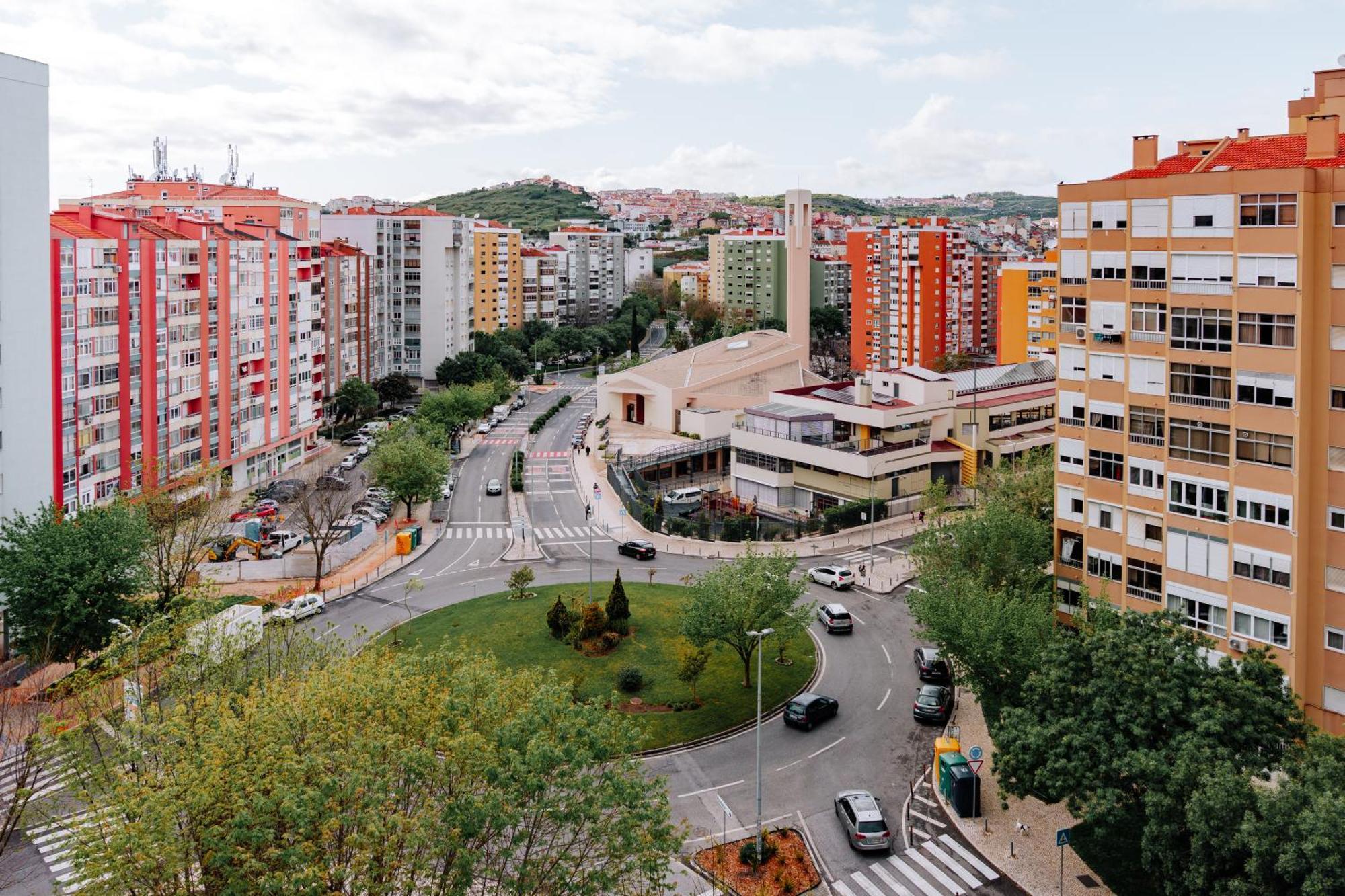 Family-Friendly And Cozy 3-Bedroom Accommodation In Лиссабон Экстерьер фото